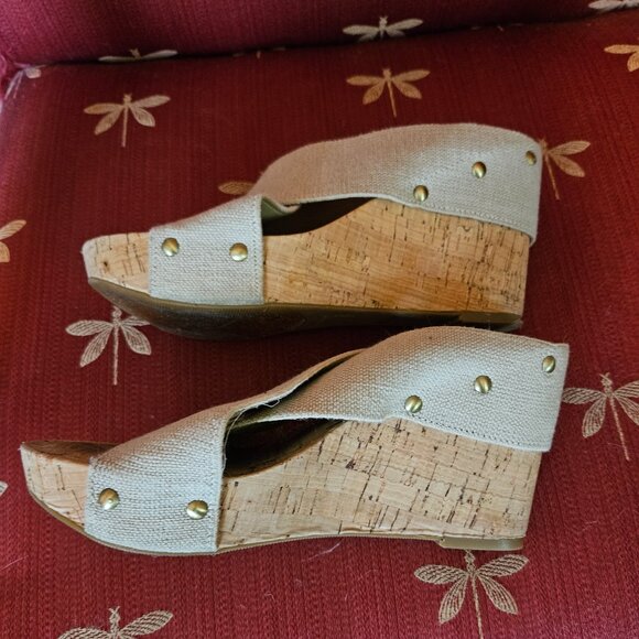 Lucky Brand Wedge Sandals, Tan with Gold studs, size 7.5M/37.5 - Picture 5 of 7